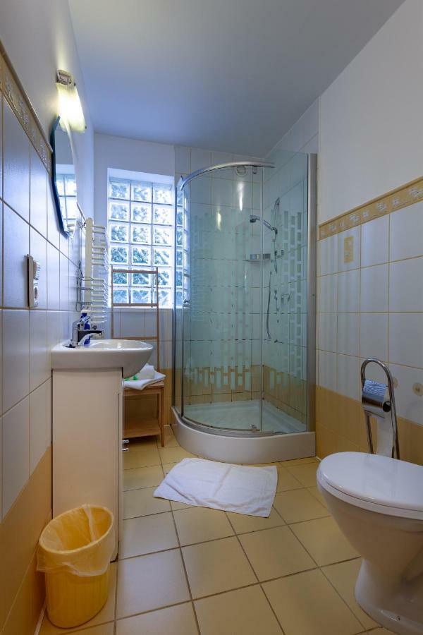 Poziomka Hotel Kujan Bagian luar foto