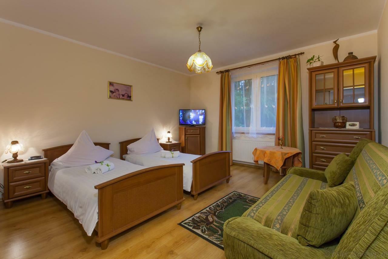 Poziomka Hotel Kujan Bagian luar foto